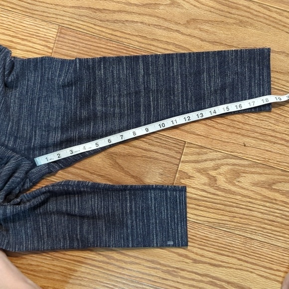 No Bull heathered gray capri workout leggings, S - Picture 3 of 6